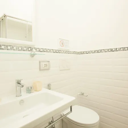 Guest house Innsiderome 4*