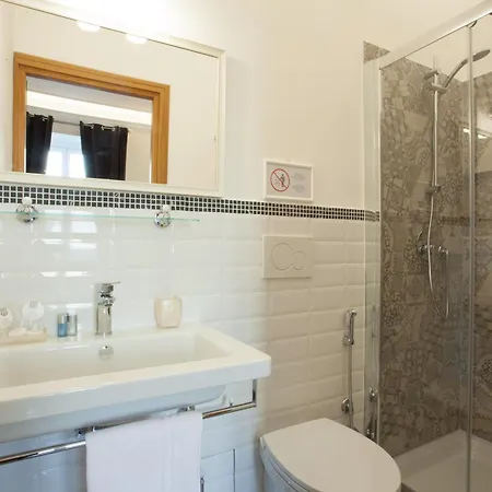 بيت ضيافة Innsiderome 4*